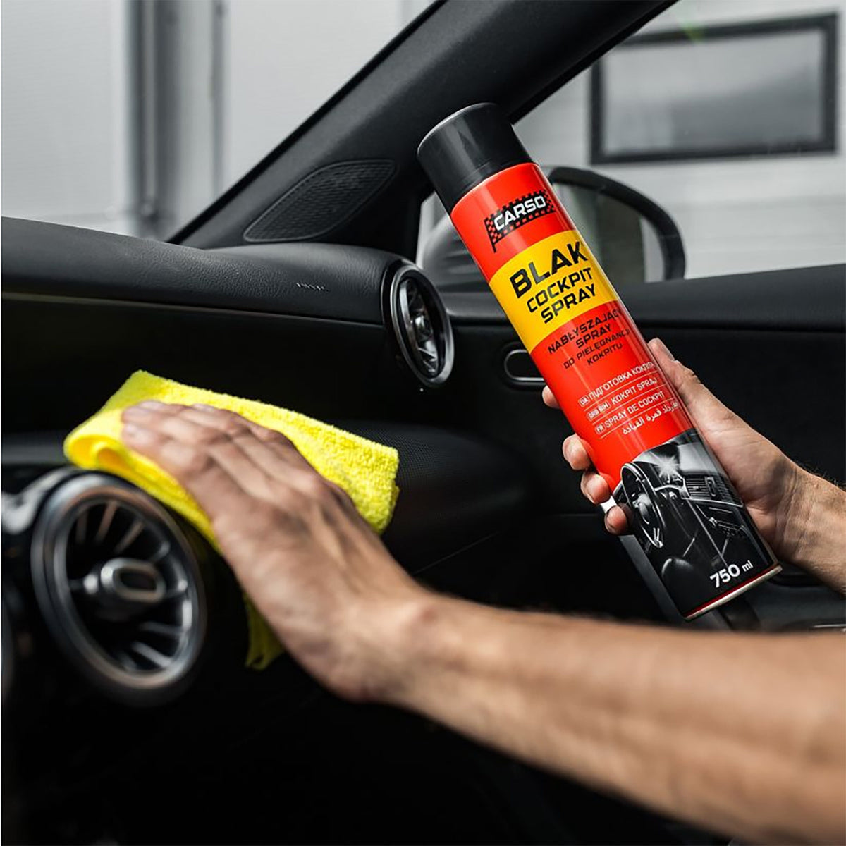 Spray do deski rozdzielczej K2 Carso Blak Brzoskwinia 750ml C407BR